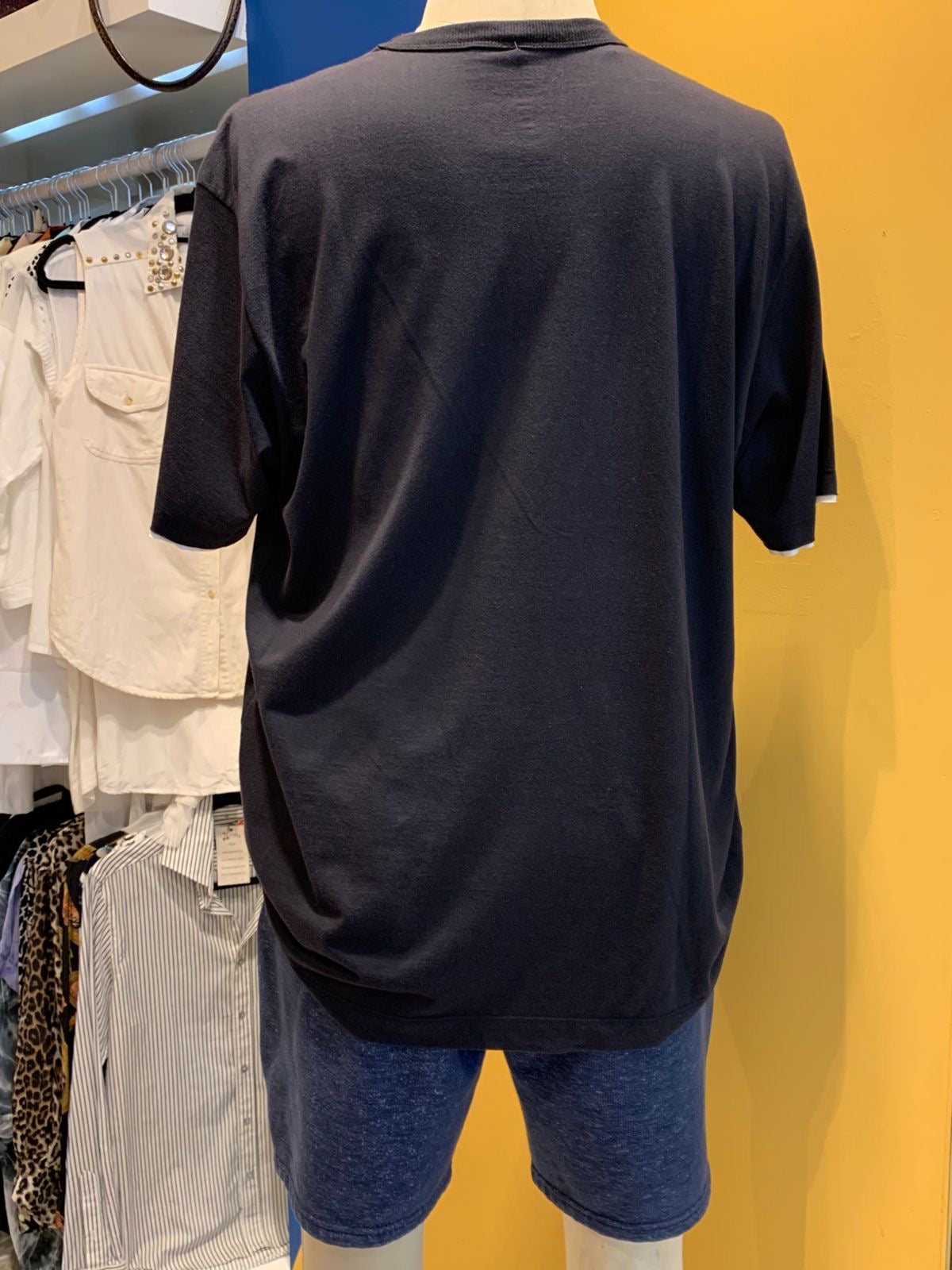Camiseta preta básica