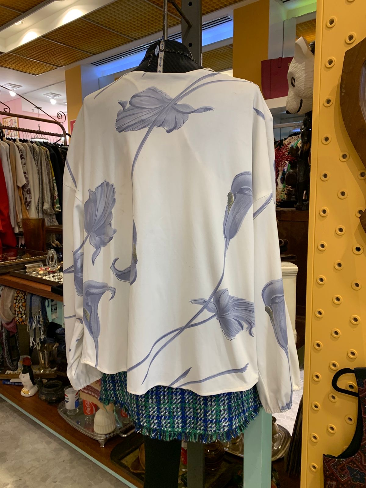 Kimono branco com detalhes em azul