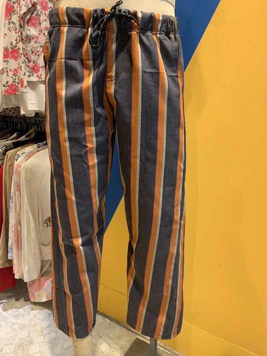 Calça upcycling listrada azul e laranja