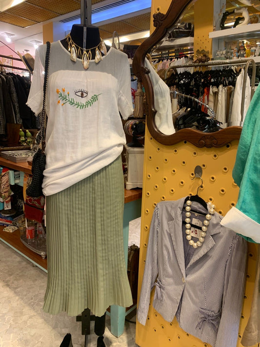Camiseta longa bordada a mão