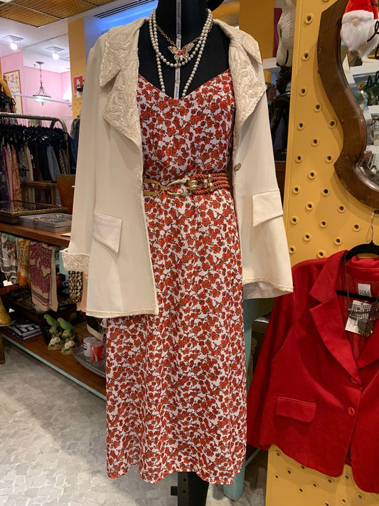 Blazer vintage off white com gola e punho bordado em canutilhos