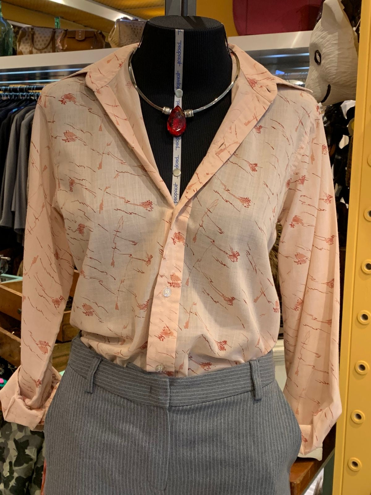 Camisa salmão bordada