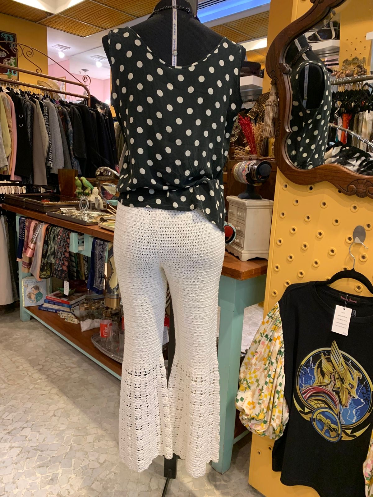 Blusa de seda poá