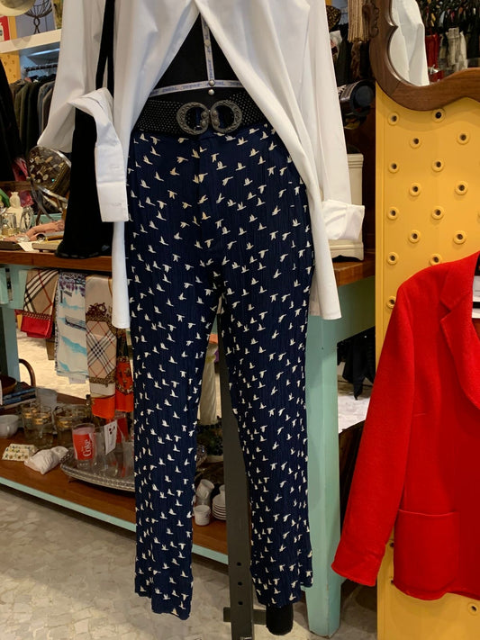 Calça azul estampada de pássaros