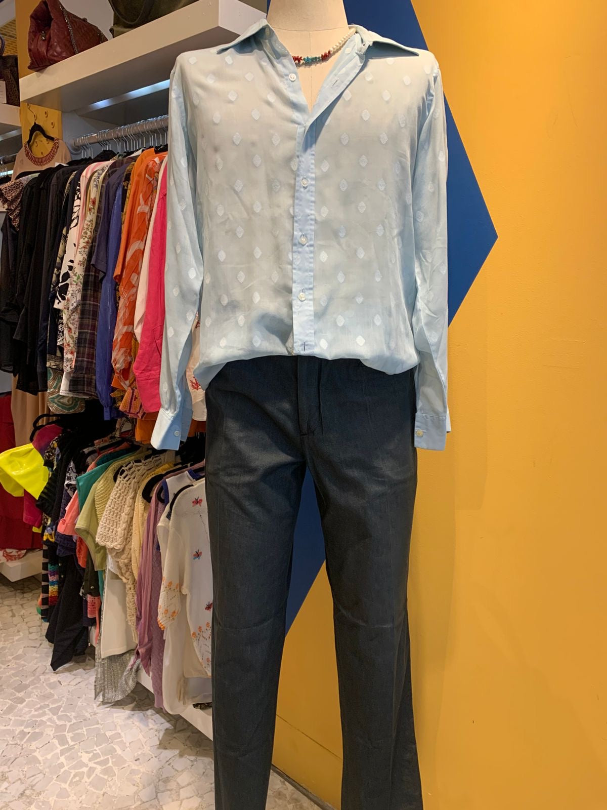 Camisa anos 70 azul bebê