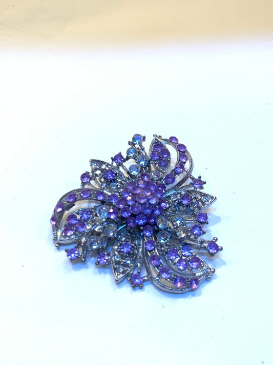 Broche cravejado lilás