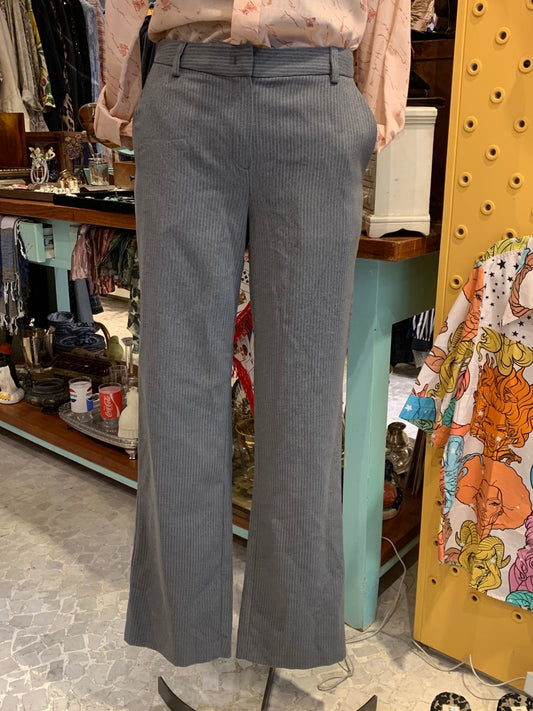 Calça cinza risca de giz