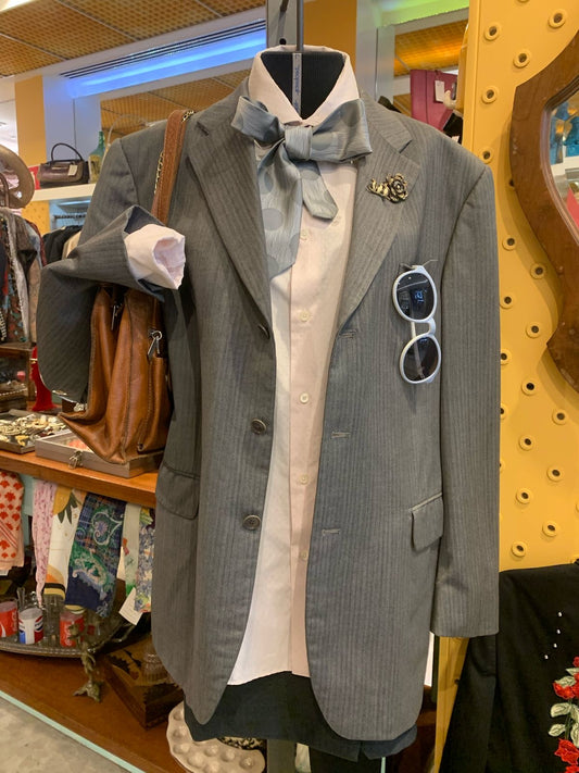 Blazer cinza risca de giz