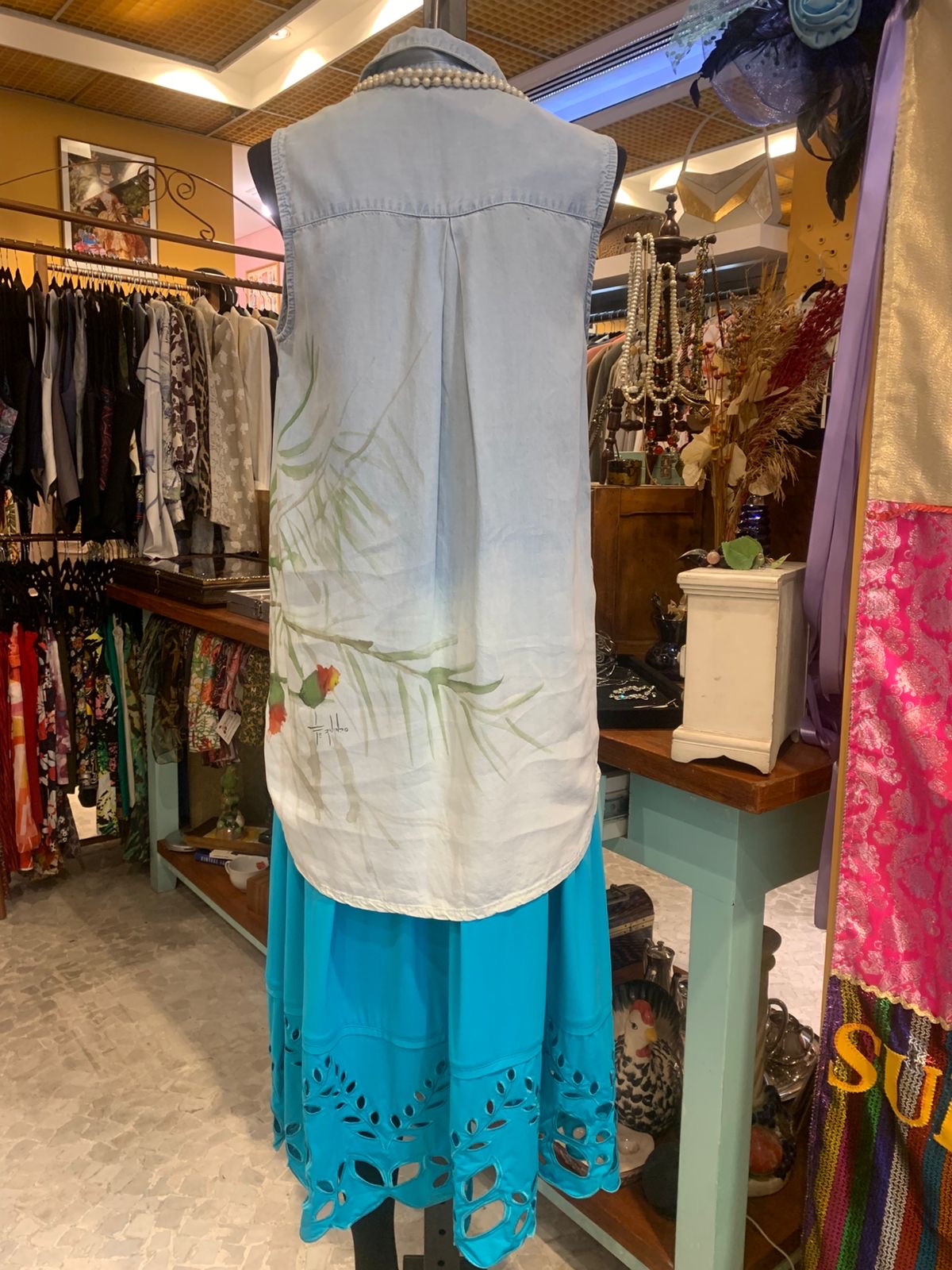 Blusa longa pintada a mão