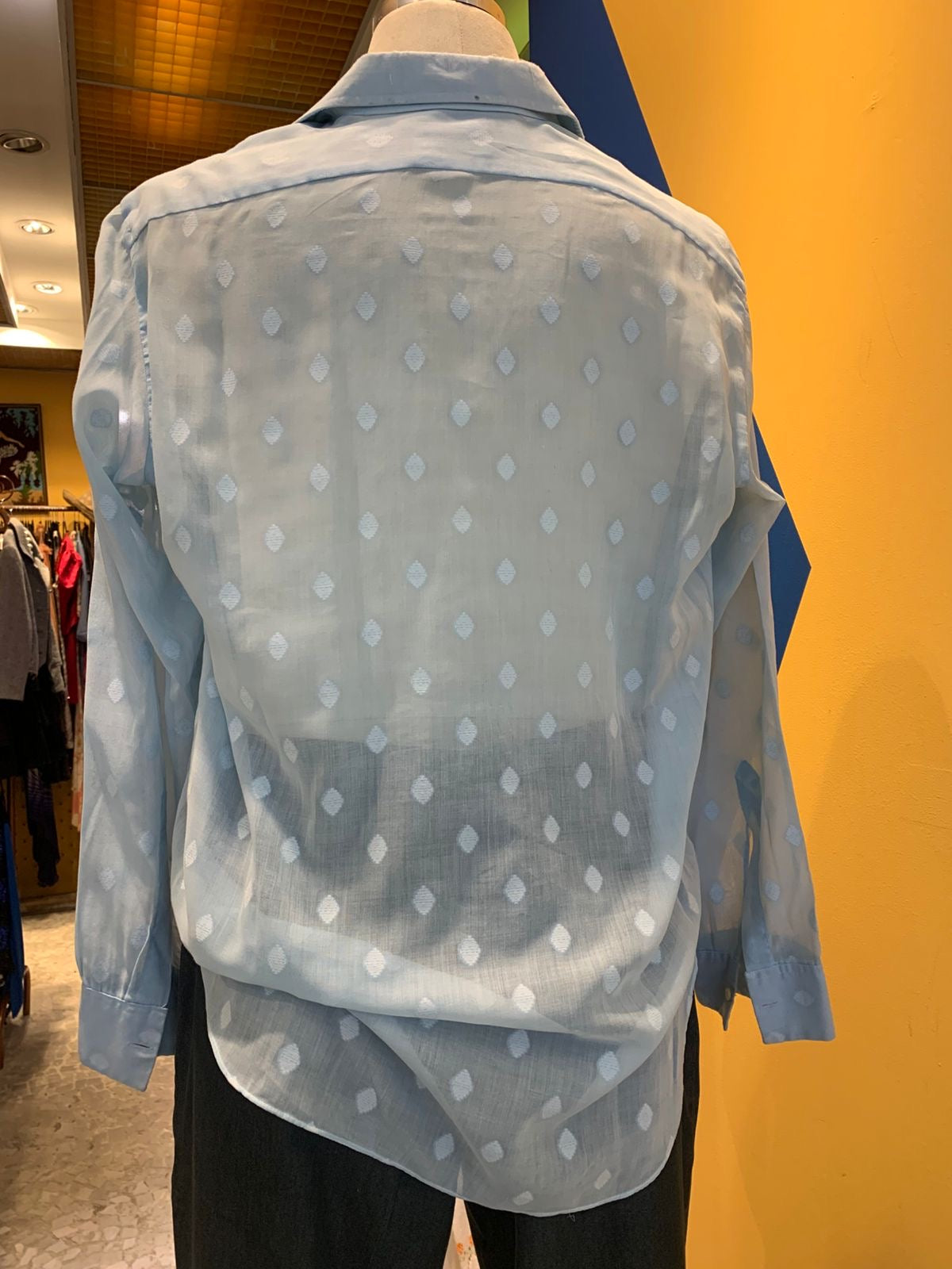 Camisa anos 70 azul bebê