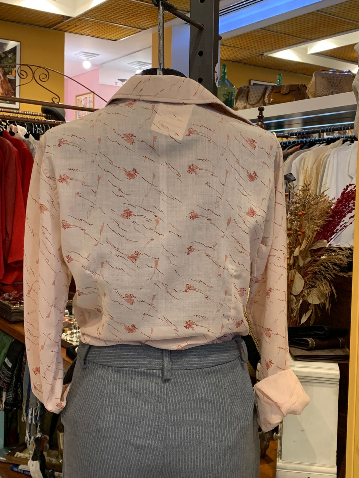 Camisa salmão bordada