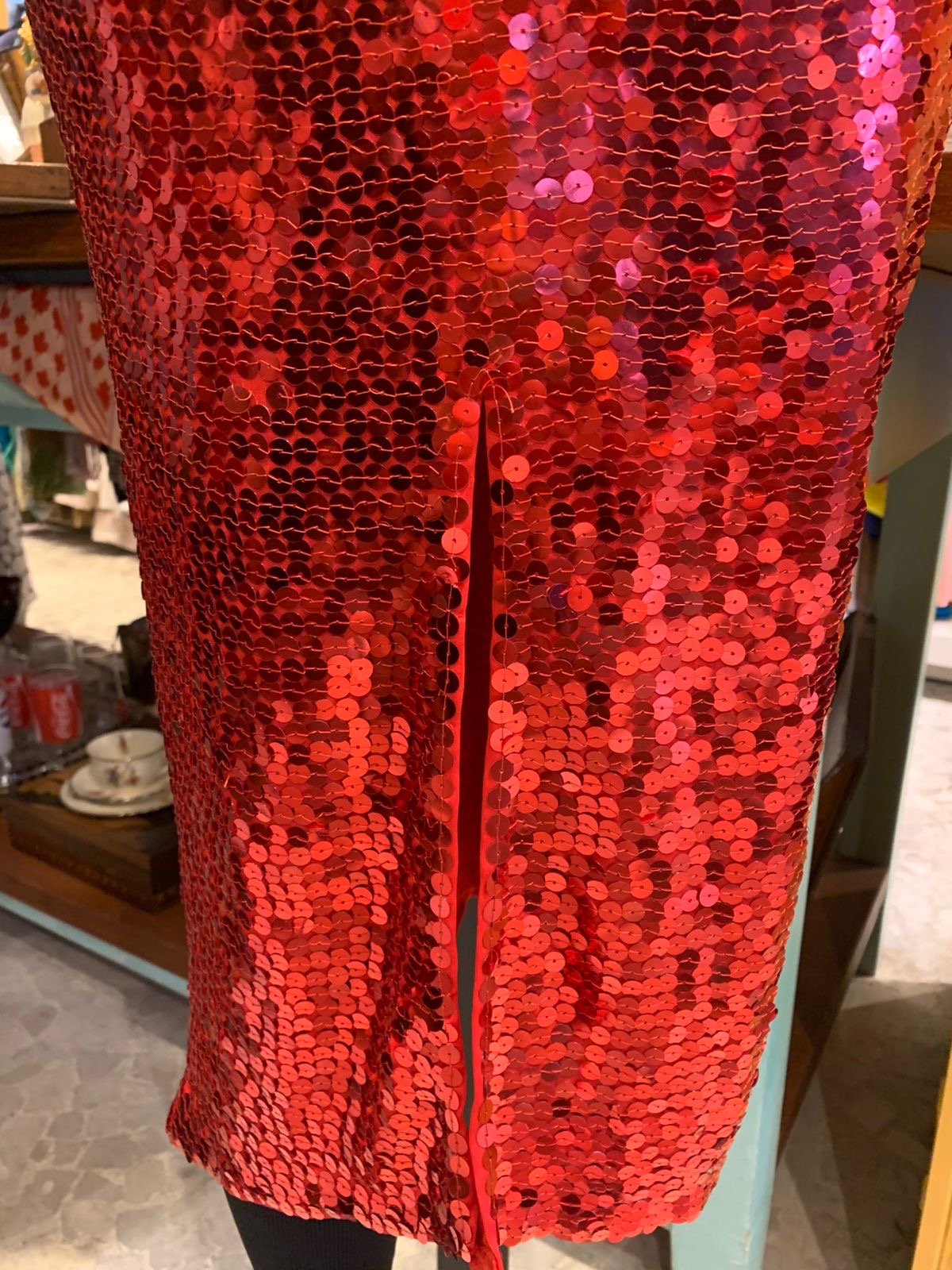 Vestido de paetê vermelho feito a mão