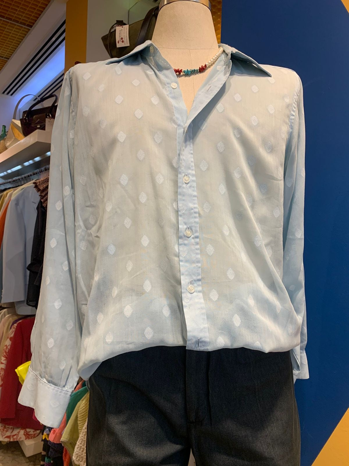 Camisa anos 70 azul bebê