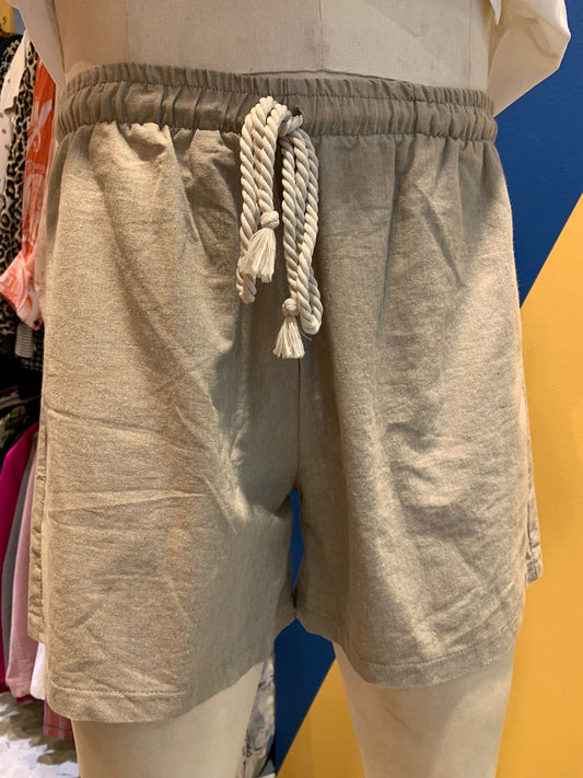 Shorts bege de linho