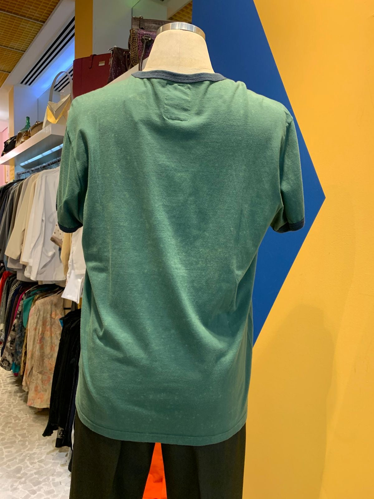 Camiseta vintage verde