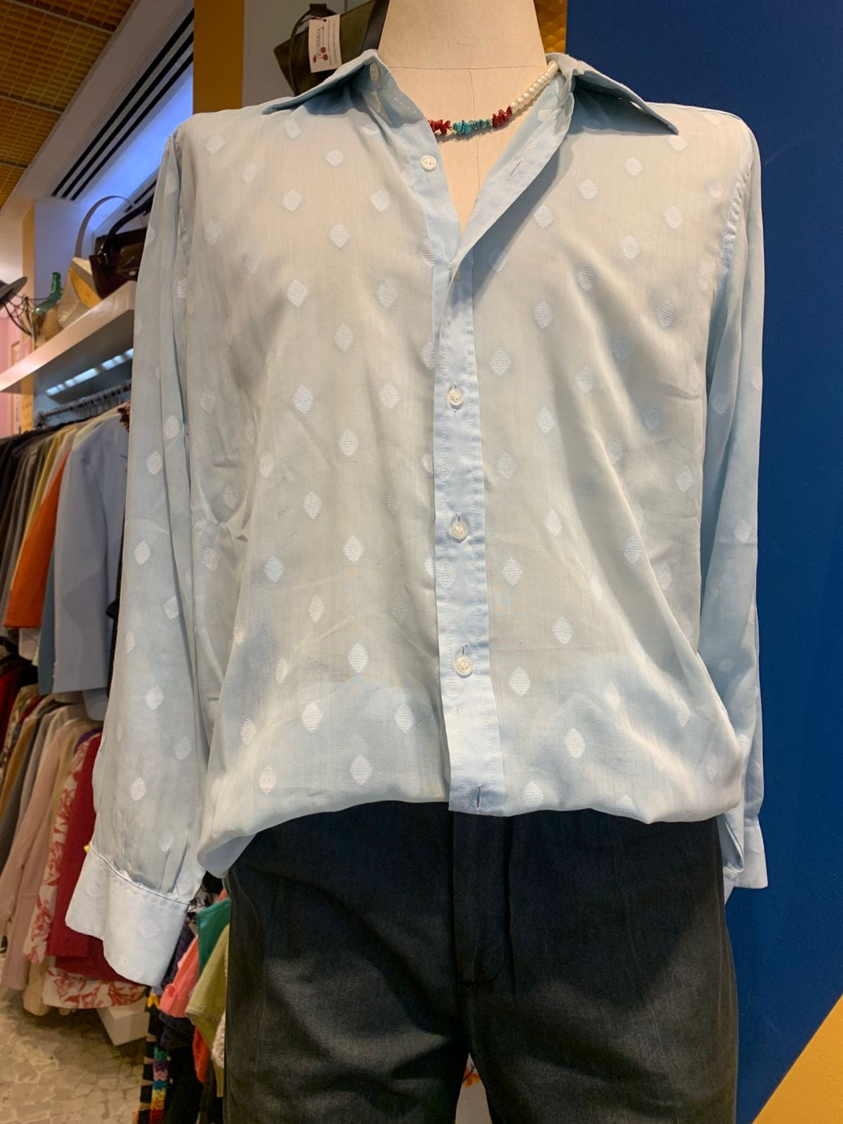 Camisa anos 70 azul bebê