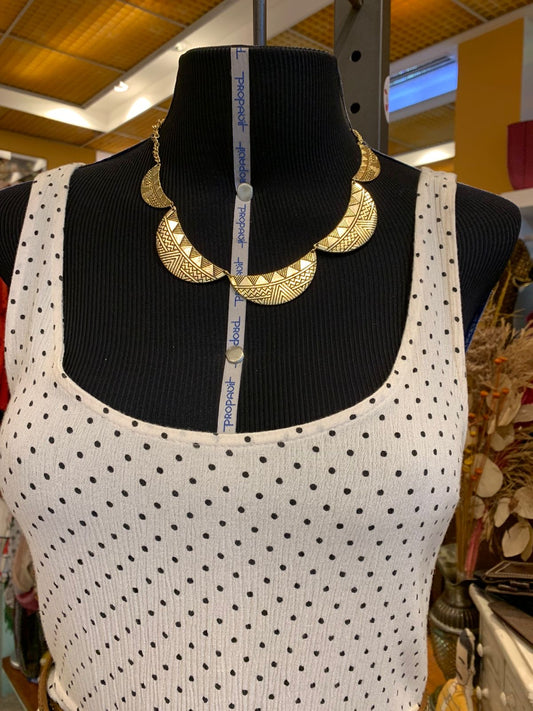 Colar dourado meia lua
