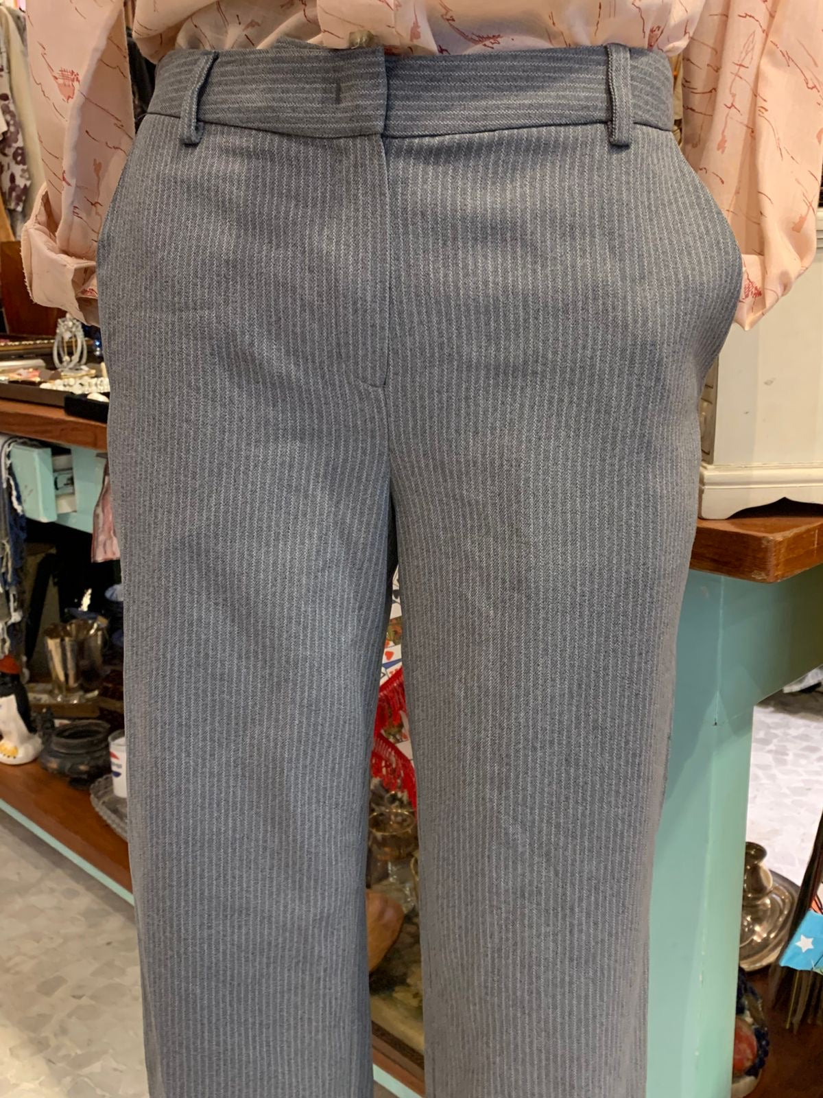 Calça cinza risca de giz