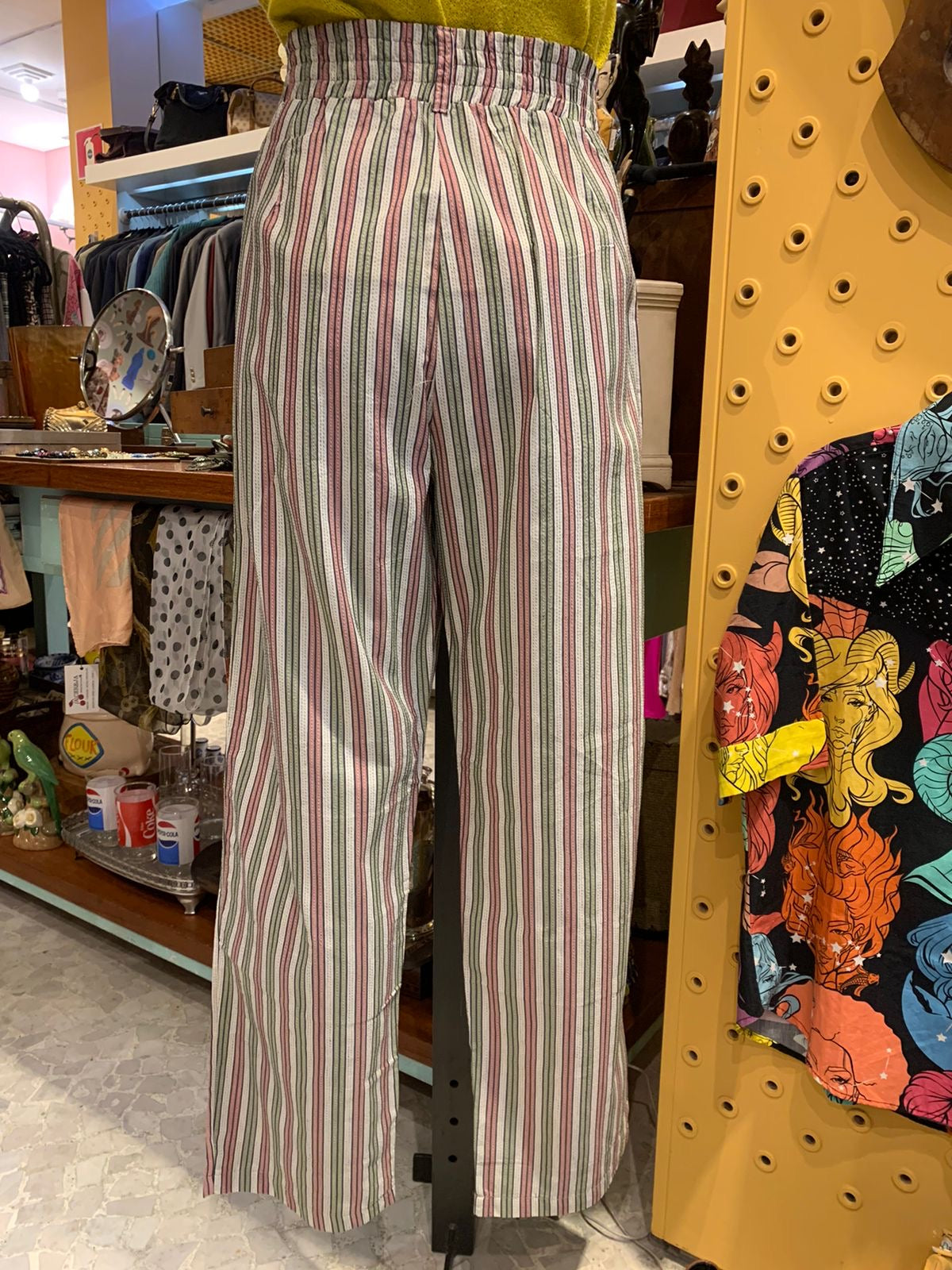 Calça listrada rosa e verde