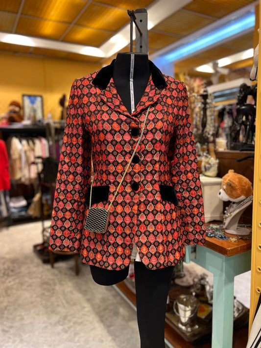 Blazer Brocado com golas, botões e bolsos em veludo alemão