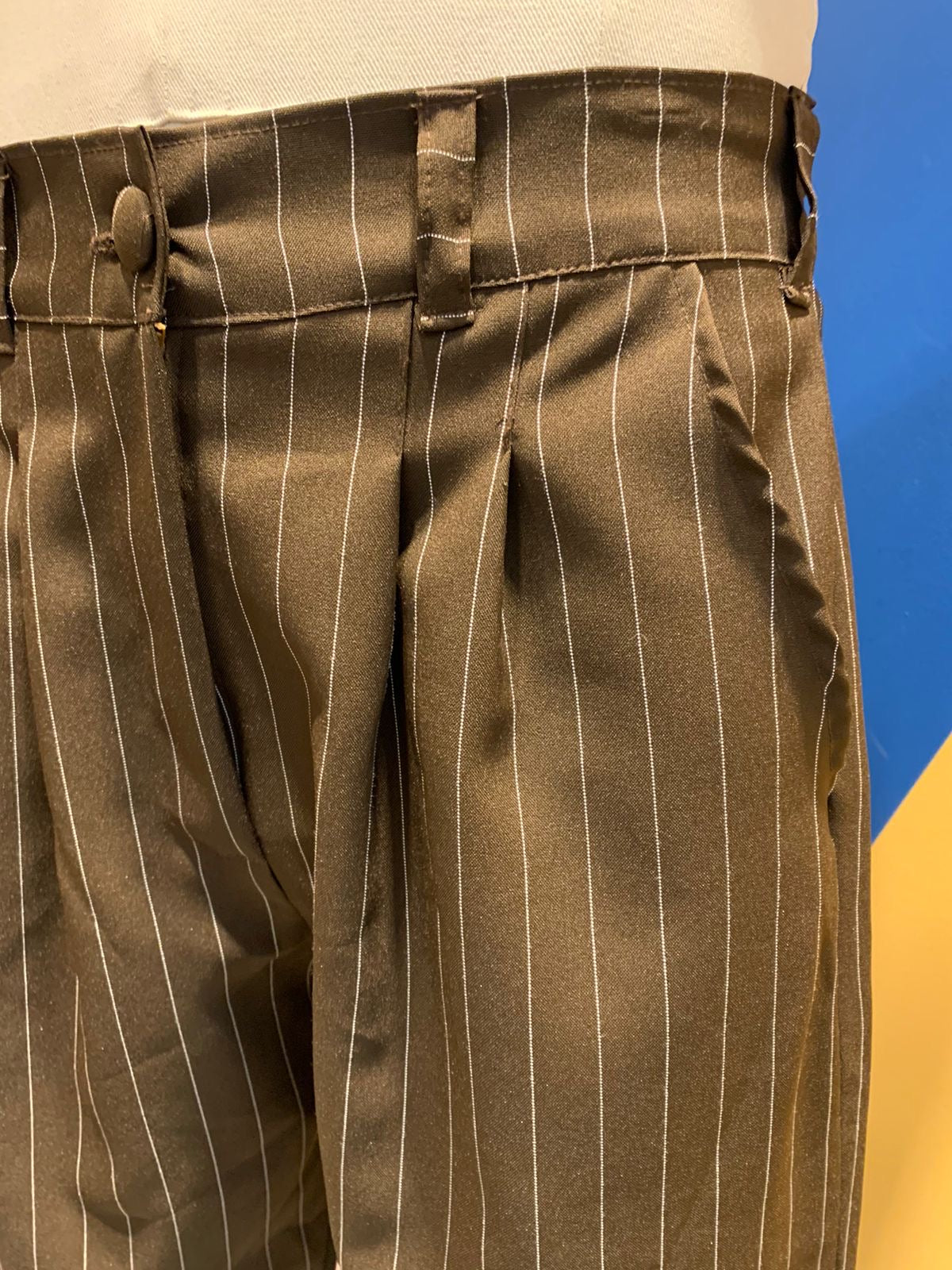Calça marrom risca de giz