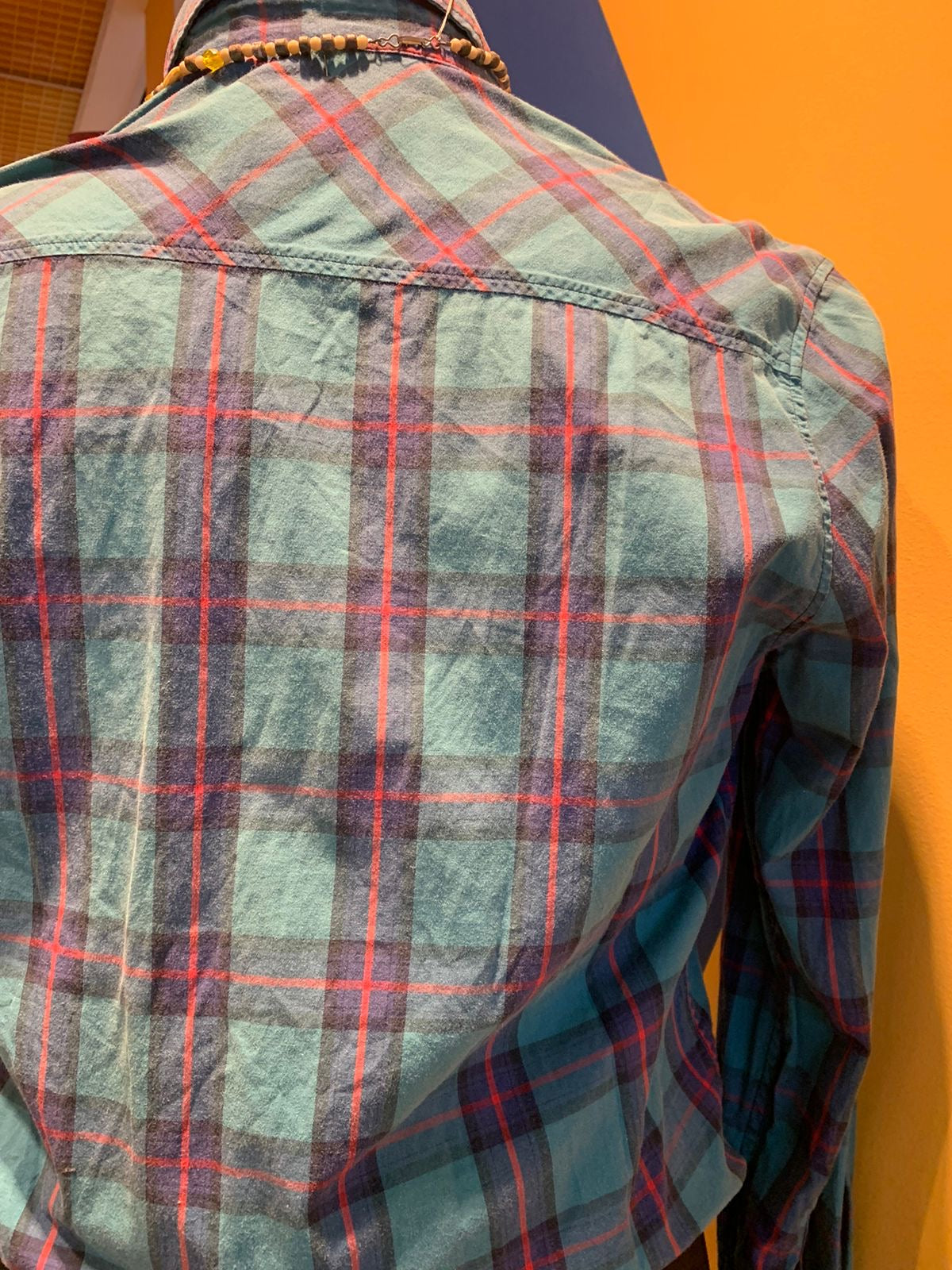 Camisa xadrez azul e roxa