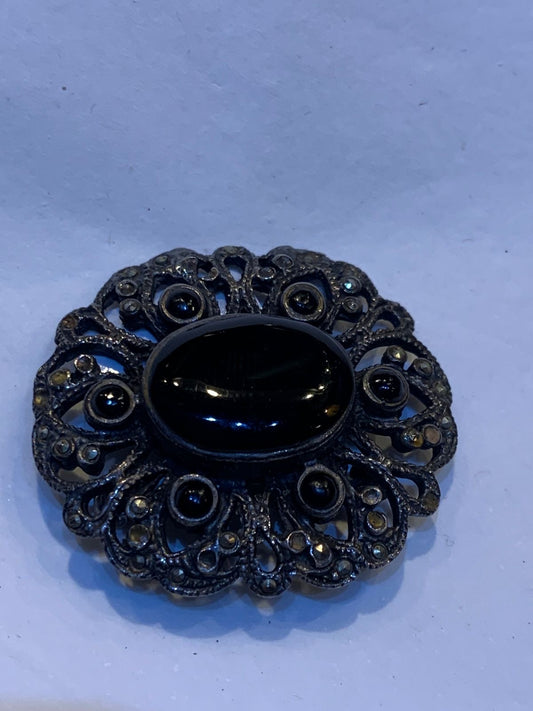 Broche oval preto
