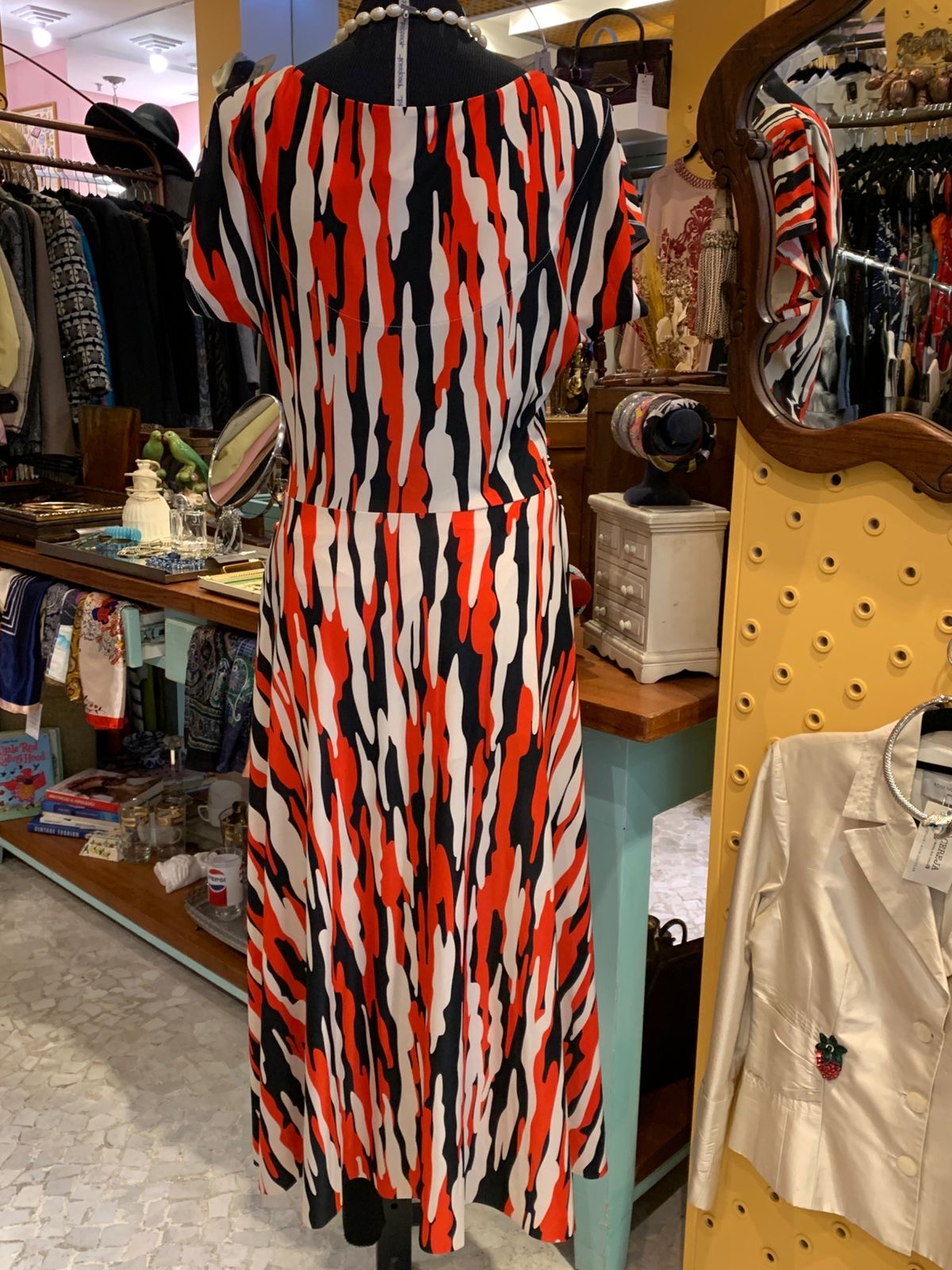 Vestido vermelho preto e branco