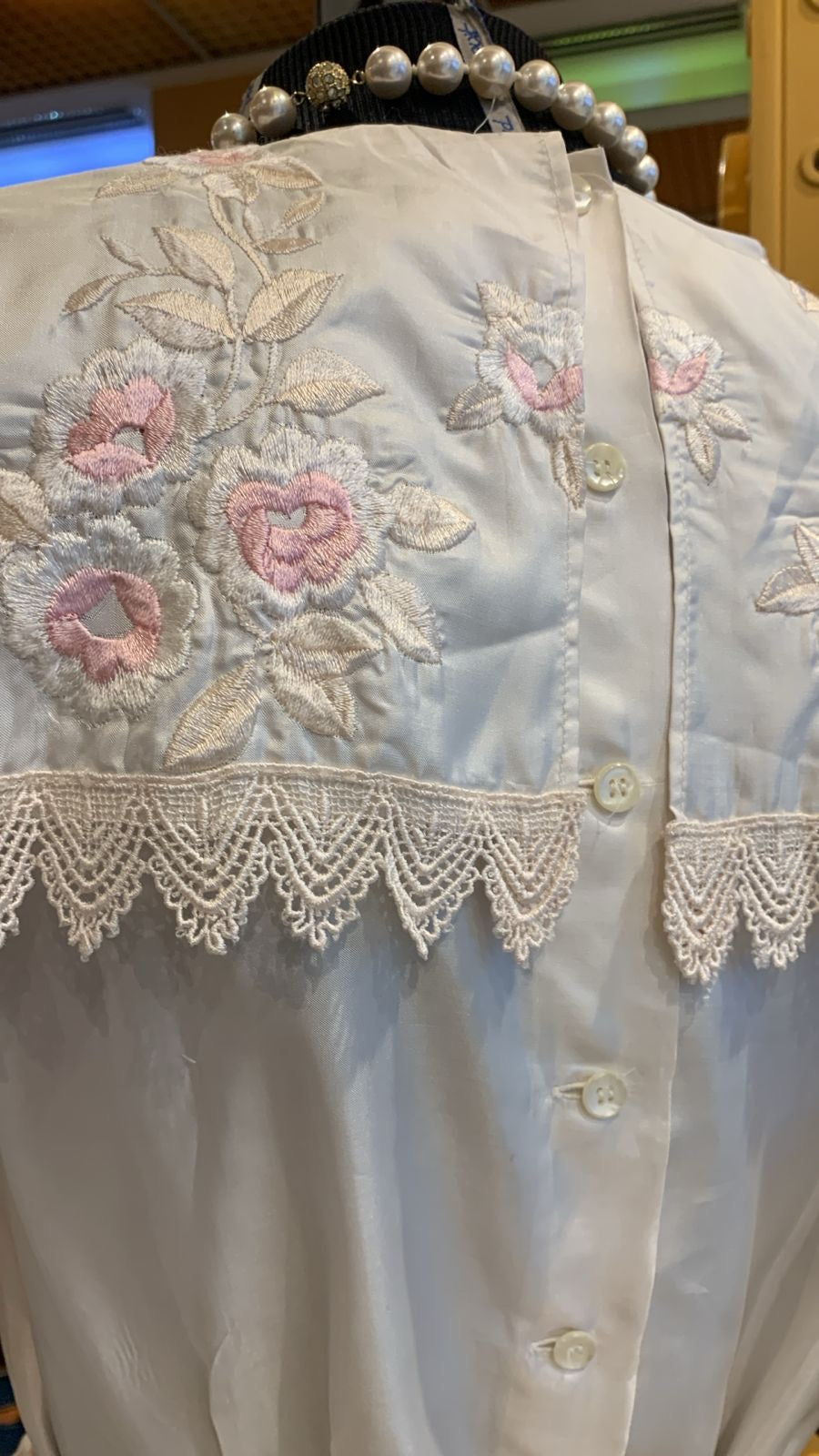 Blusa branca vintage bordada