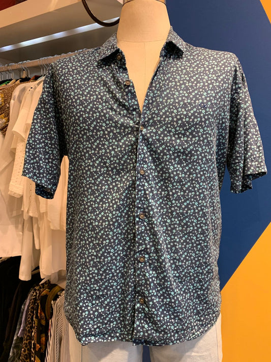 Camisa azul estampada