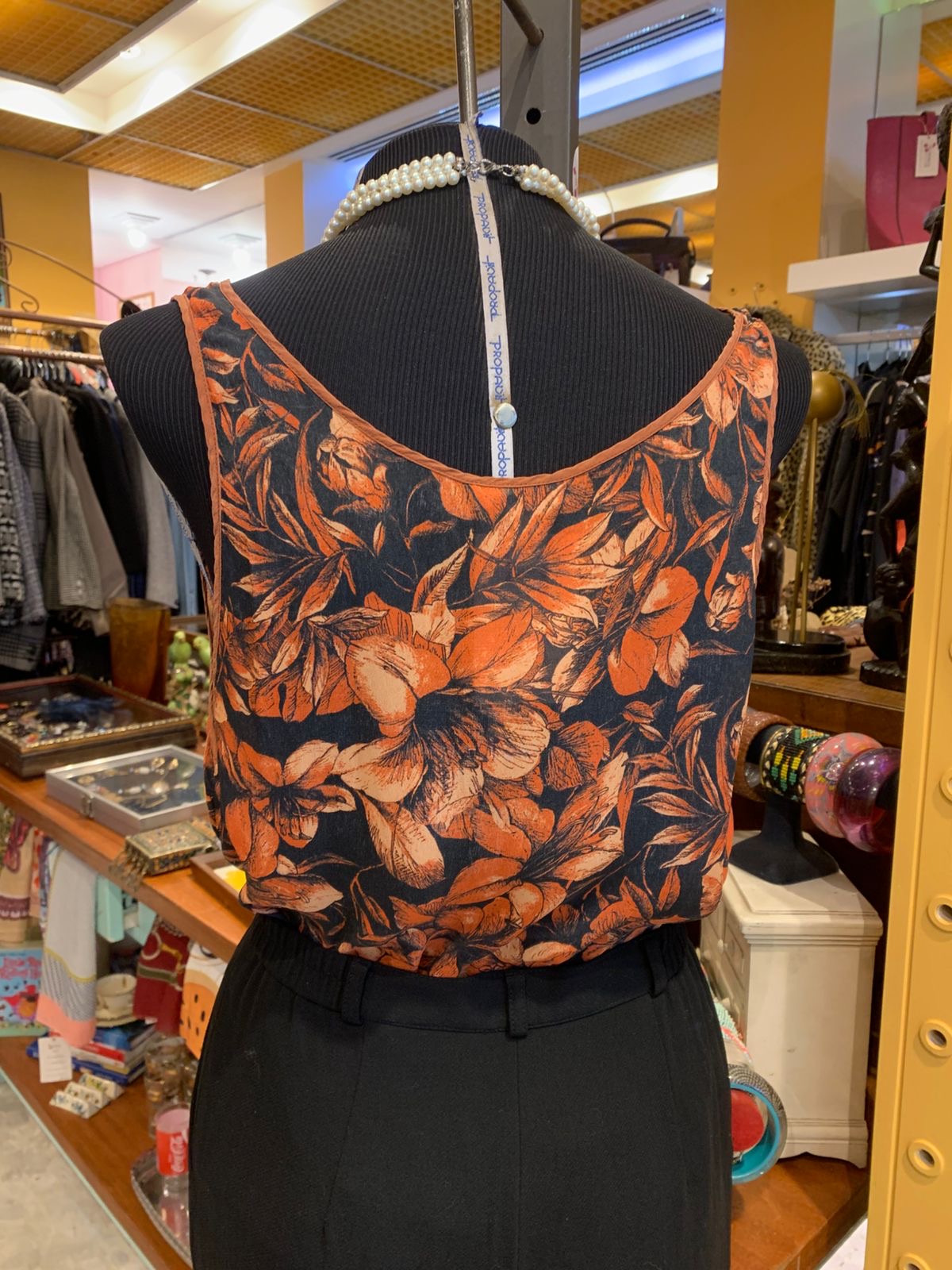 Blusa de seda, alça grossa florida