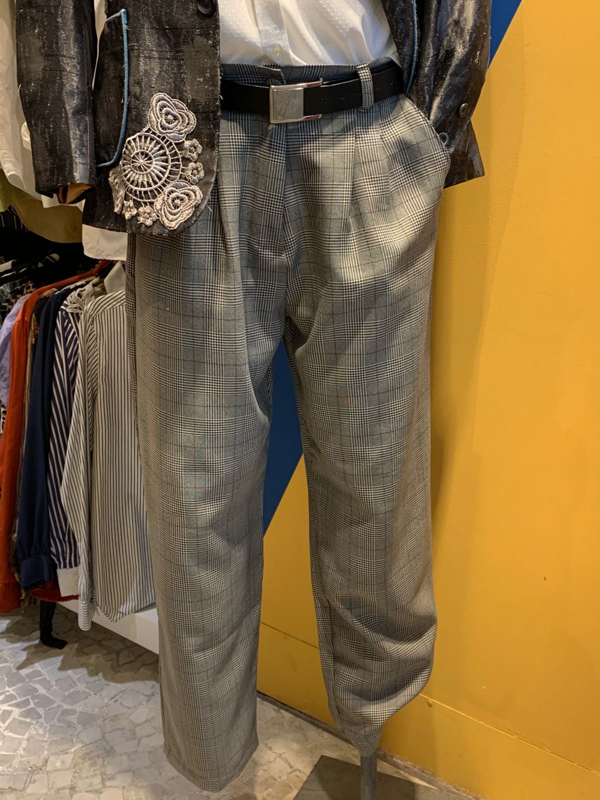 Calça xadrez cinza