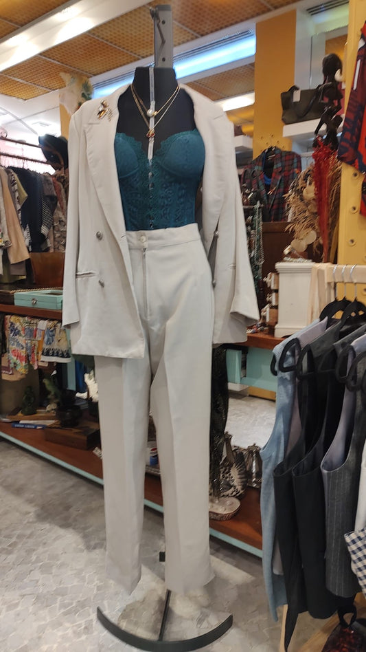 Conjunto bege de alfaiataria