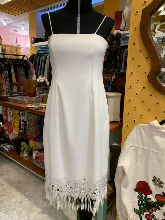 Vestido vintage branco com franja na barra
