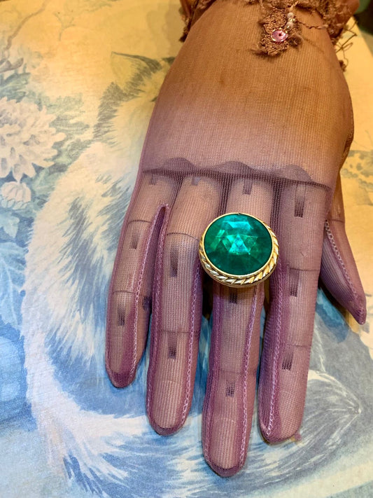 Anel ajustável upcycling dourado com pedra verde