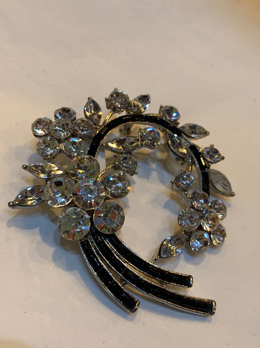 Broche ramo cravejado