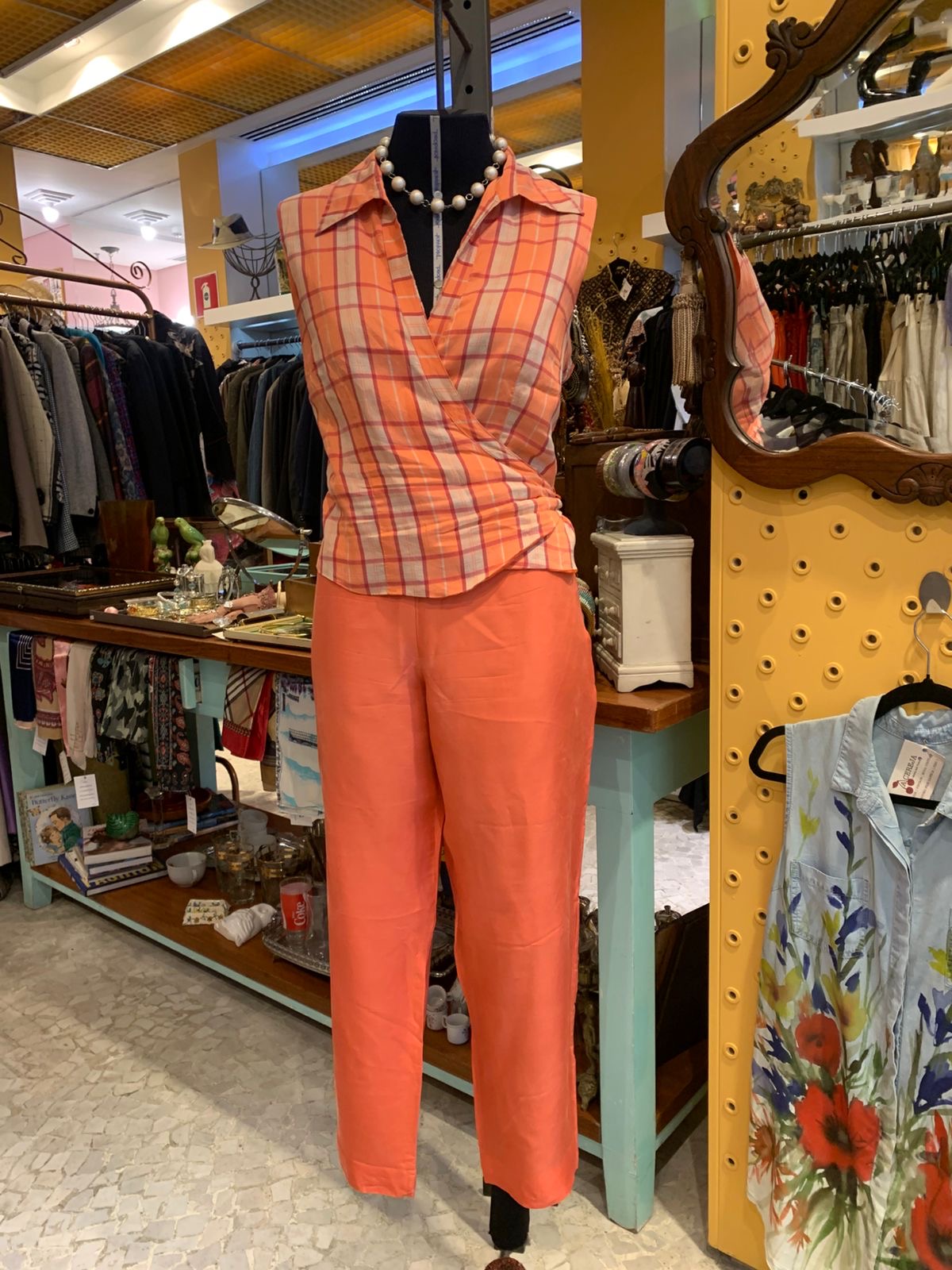 Conjunto de seda coral