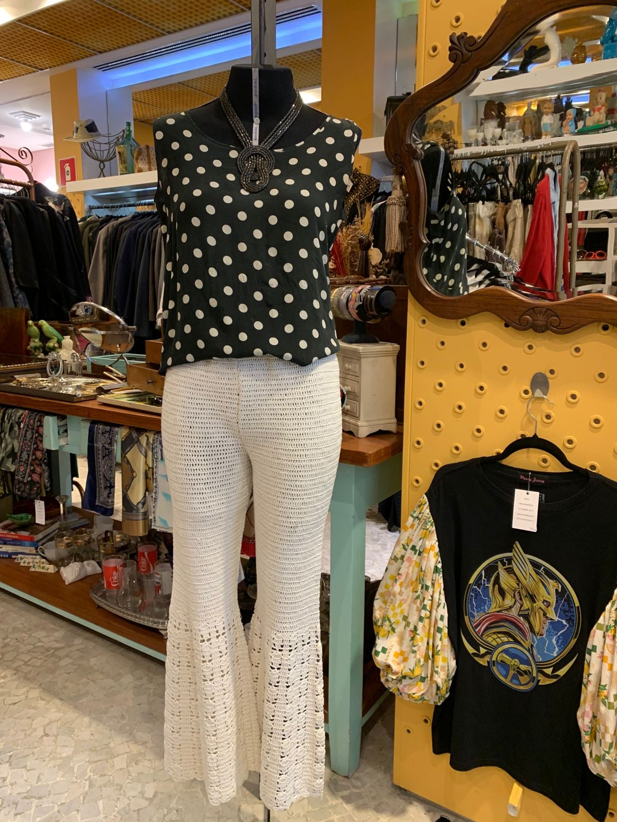 Blusa de seda poá