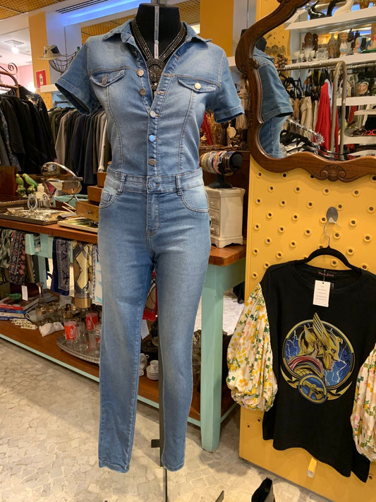 Macacão jeans com elastano