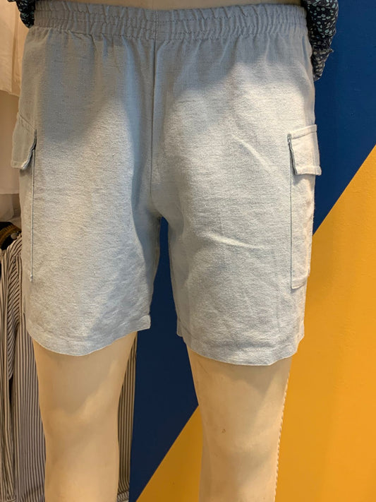 Bermuda branca com bolso lateral