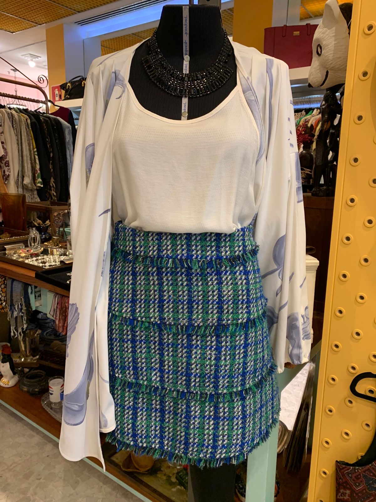 Kimono branco com detalhes em azul