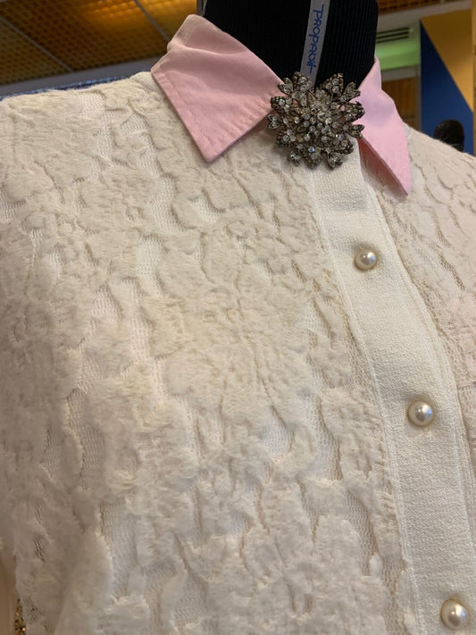 Broche floral cravejado