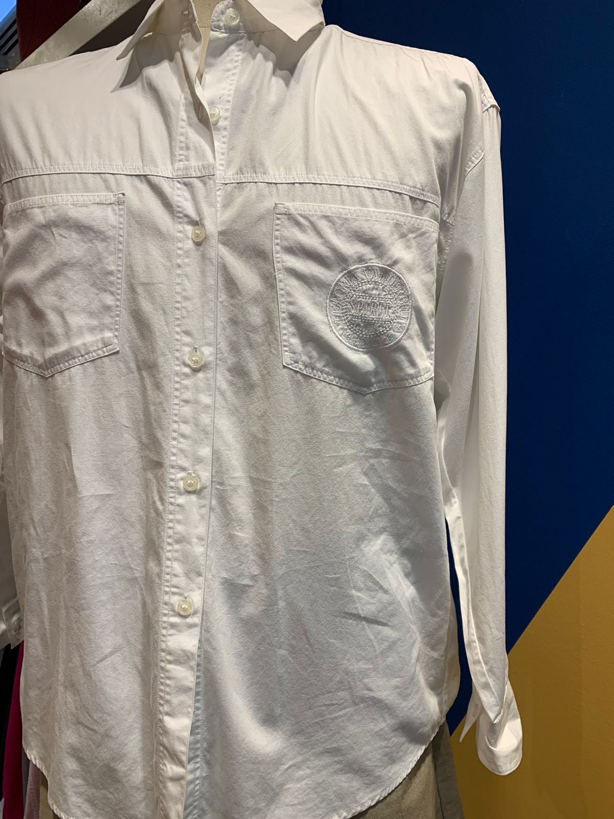 Camisa branca de algodão