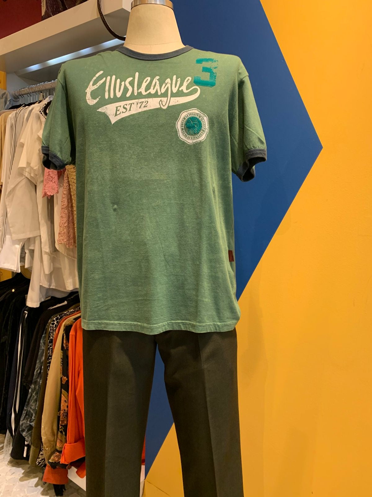 Camiseta vintage verde
